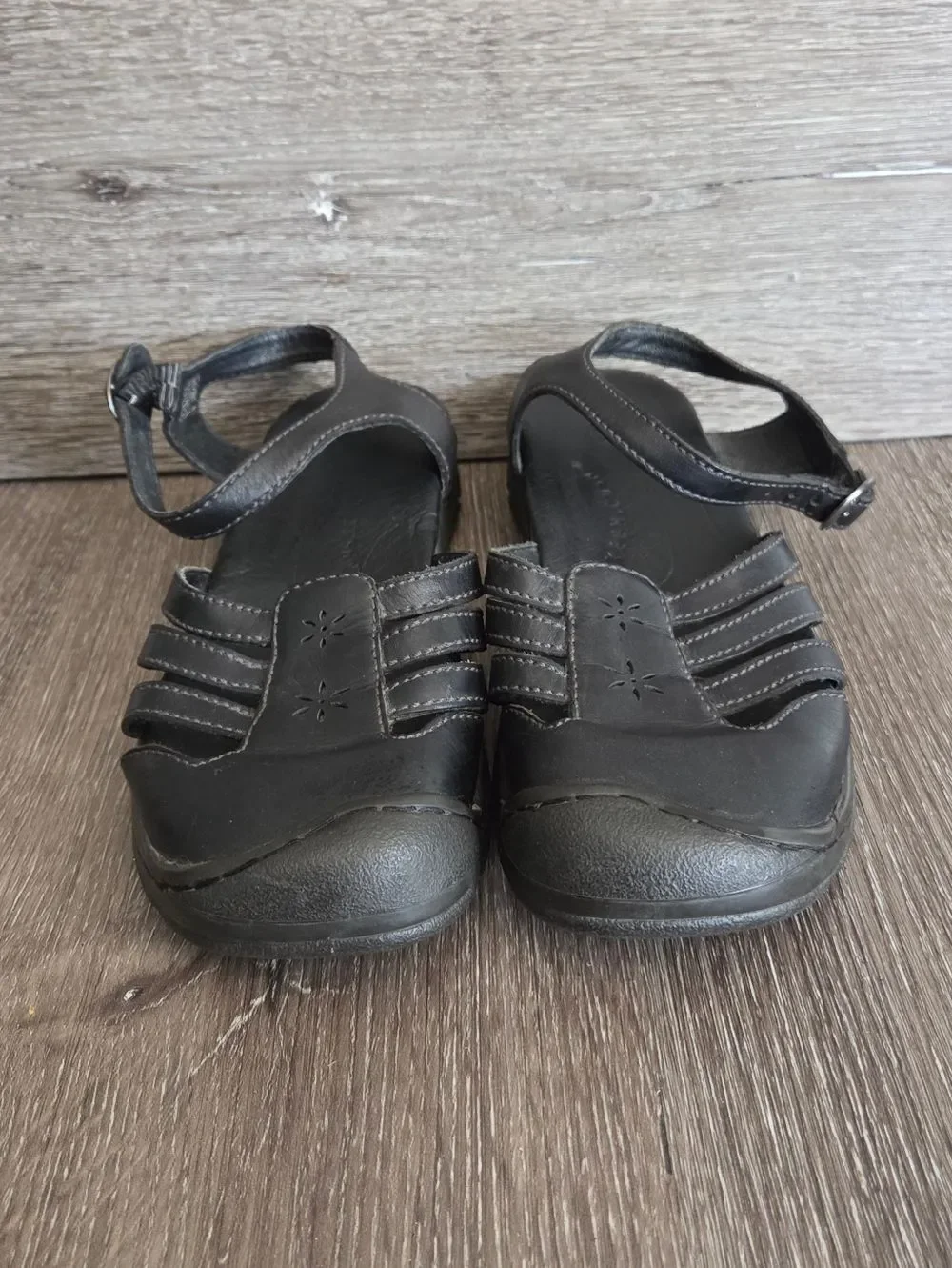 Keen women closed